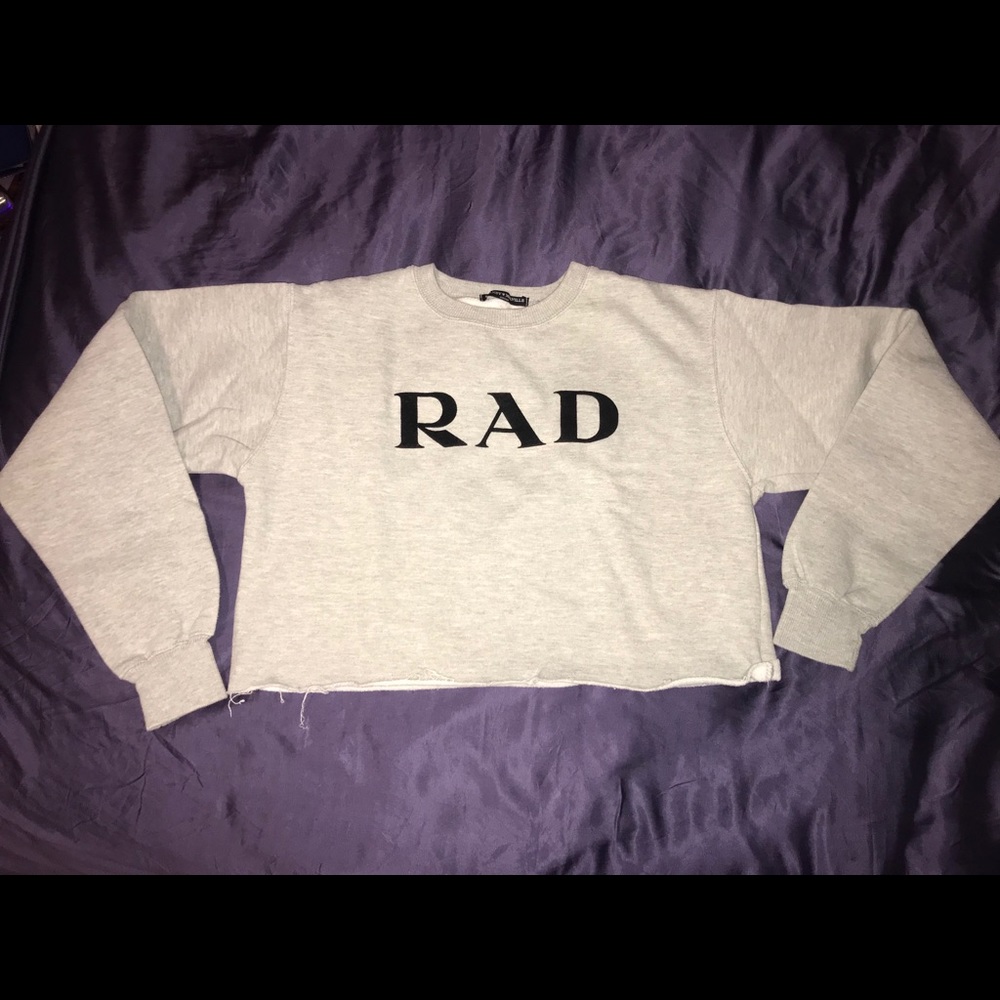 BRANDY MELVILLE CROP CREWNECK SWEATER